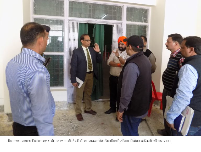 डीईओ ने लिया मतगणना स्थल का जायज़ा