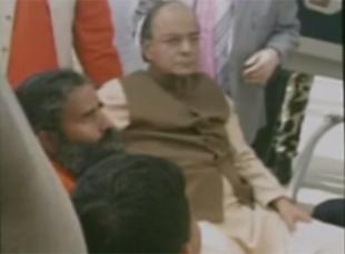 fm-arun-jaitley-injured-while-boarding-chopper-in-haridwar