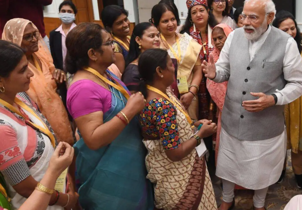 modi with woman